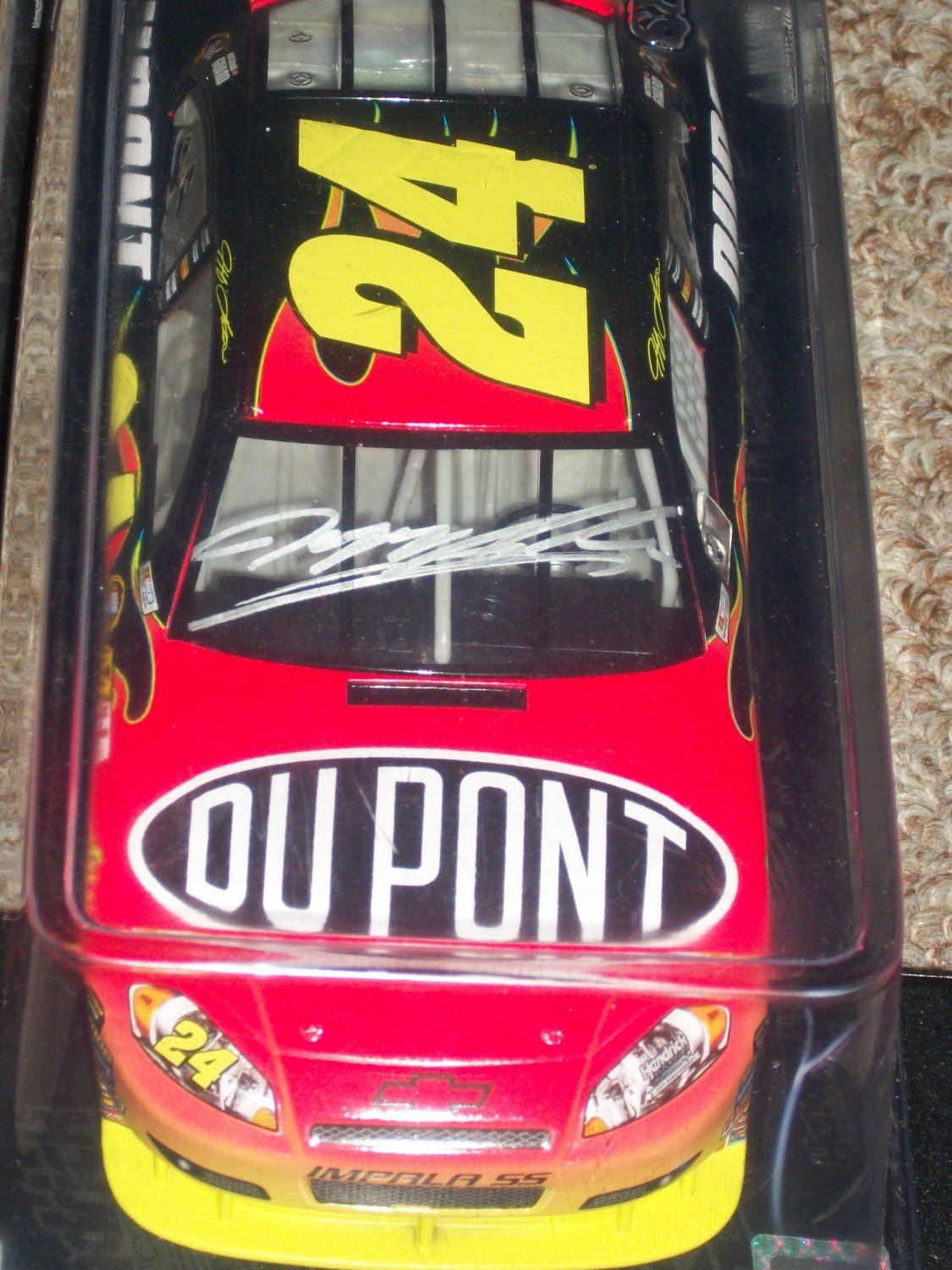 Jeff Gordon autographed Dupont 1:24 Die-Cast car