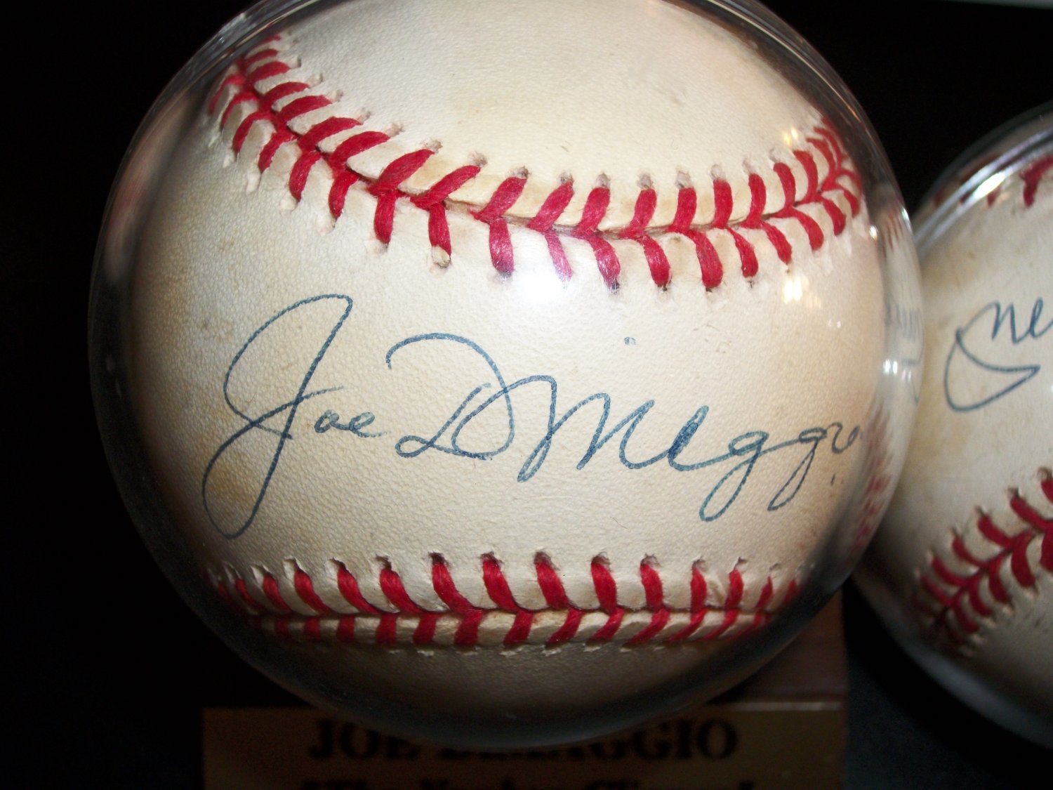 Joe Dimaggio autographed Baseball
