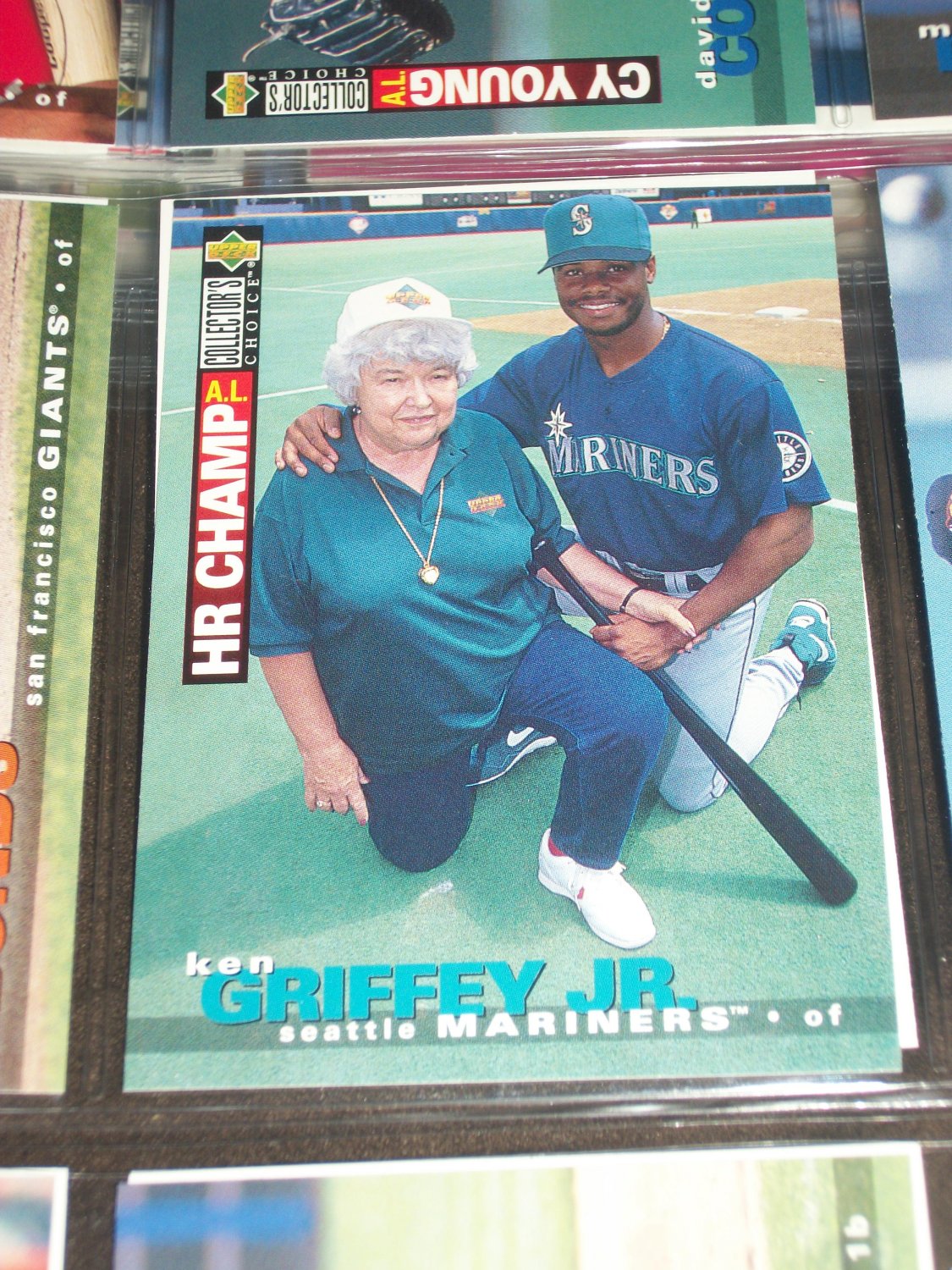 Ken Griffey Jr 1995 UD Collector's Choice baseball card- A.L. Home Run Champ