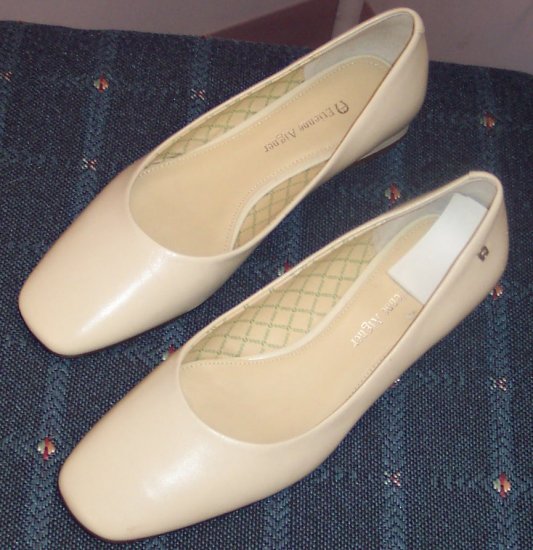 Etienne Aigner Creamy Beige Pumps Size 7M 141-523 Once Is Never Enough