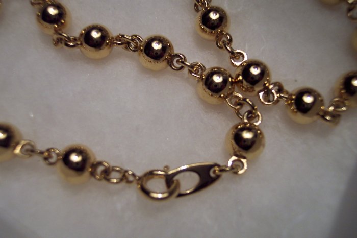 Beautiful and Bold Vintage Avon Large Golden Bead Necklace from 1990
