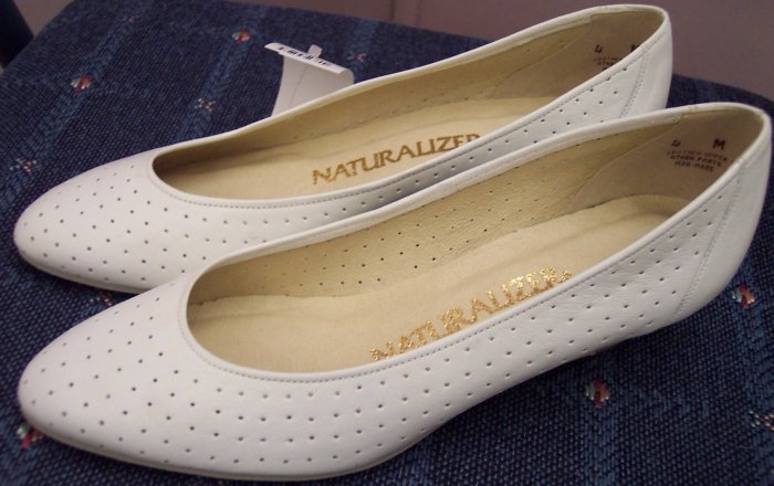 Naturalizer Size 4M Womens White Wedge Pumps Vintage Shoes NWOT 101-2098