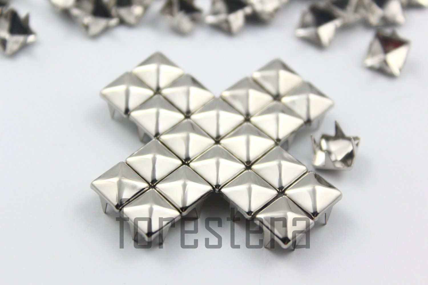100 7mm Silver Pyramid Studs DIY Studs Metal Studs Craft Studs Spike (SP07)