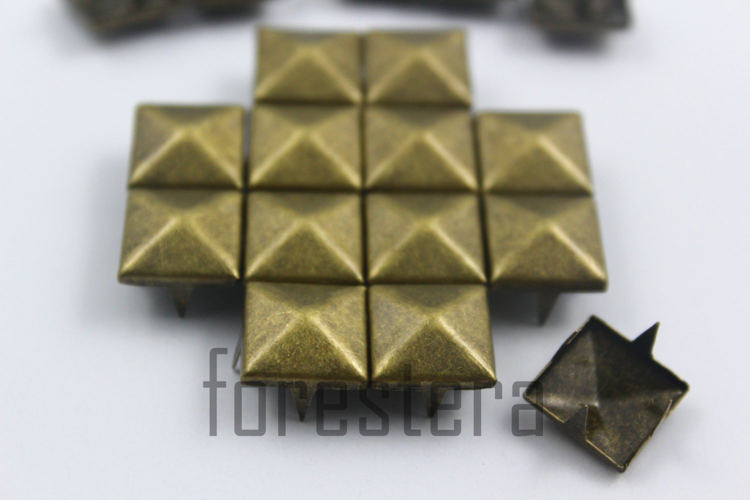 100 12mm Antique Brass Pyramid Studs DIY Studs Metal Studs Craft Studs Spike (BP12)