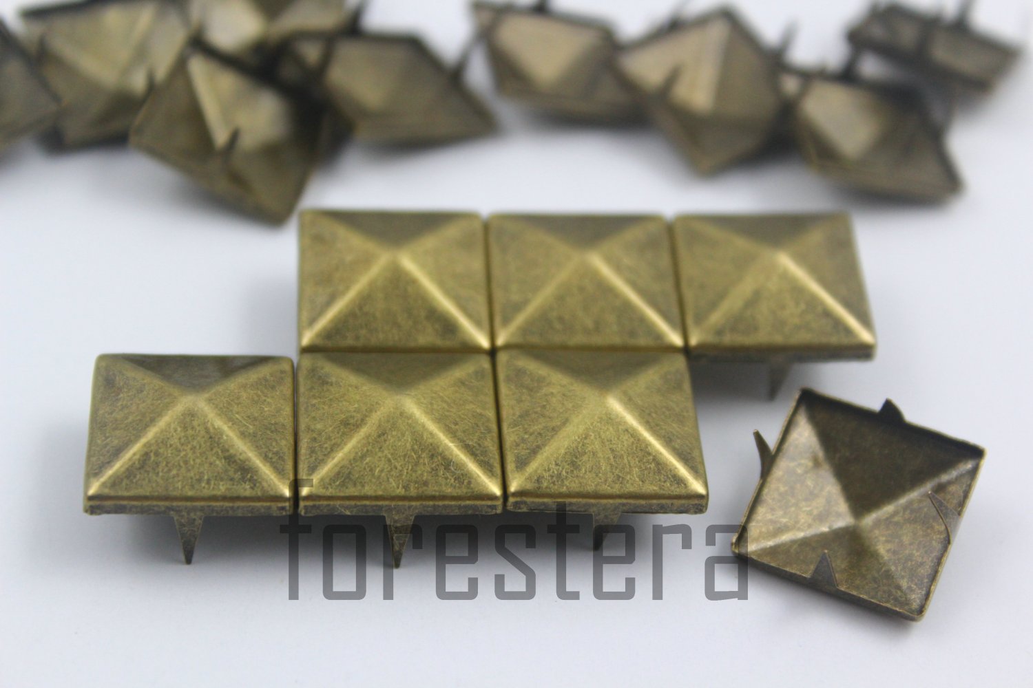100 15mm Antique Brass Pyramid Studs DIY Studs Metal Studs Craft Studs Spike (BP15)