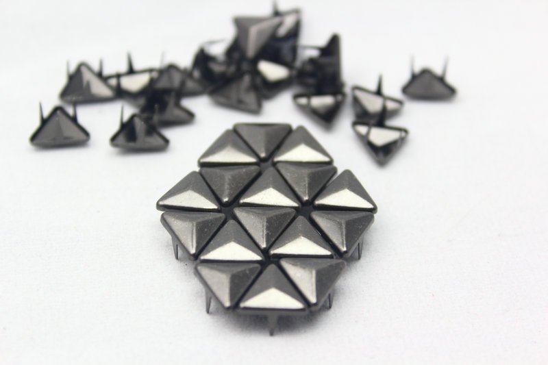 100 10mm Gunmetal Triangle Studs DIY Studs Metal Studs Craft Studs Spike (GT10)