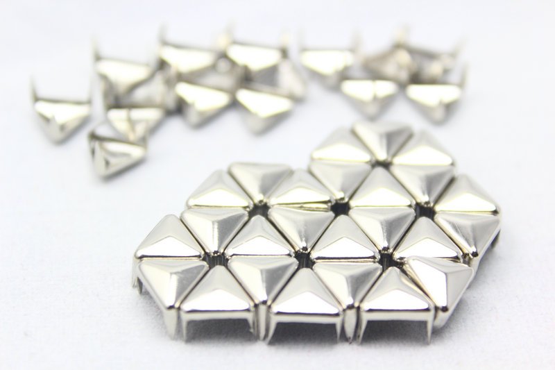 100 8mm Silver Triangle Studs DIY Studs Metal Studs Craft Studs Spike (ST08)