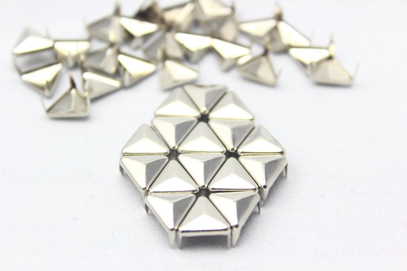 100 10mm Silver Triangle Studs DIY Studs Metal Studs Craft Studs Spike (ST10)