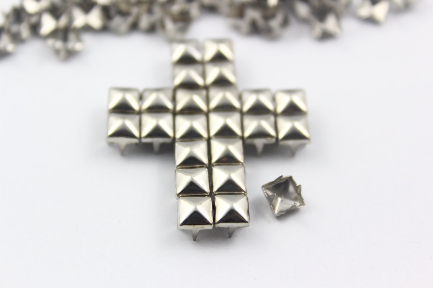 100 5mm Silver Pyramid Studs DIY Studs Metal Studs Craft Studs Spike (SP05)