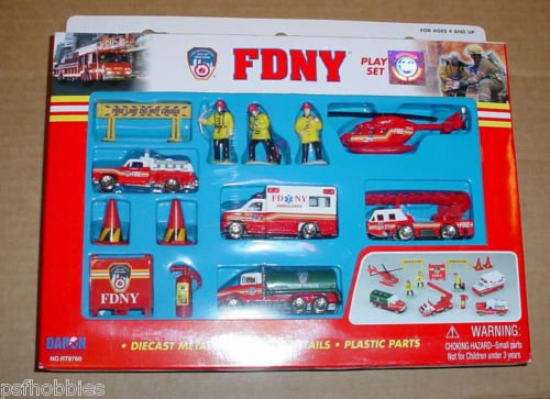 Daron FDNY New York Fire Department Diecast Truck Playset Rescue Me 1/64 Fireman