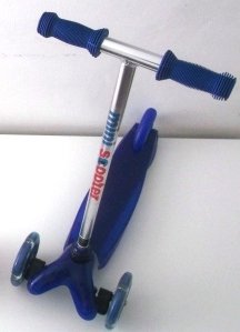 T bar scooter (new in box) BLUE (not a "swiss" micro scooter)