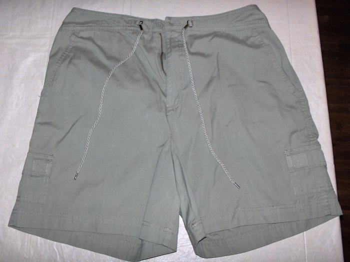 White Stag Cargo Shorts women 14 NWoT-color a.green