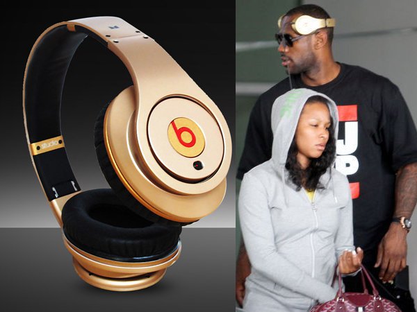Magic Sound Studio sound engineer headphones Monster Beats by Dr. Dre