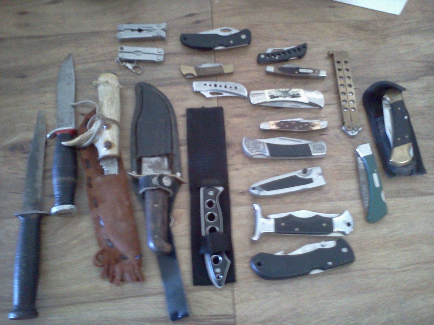 LOT OF KNIVES