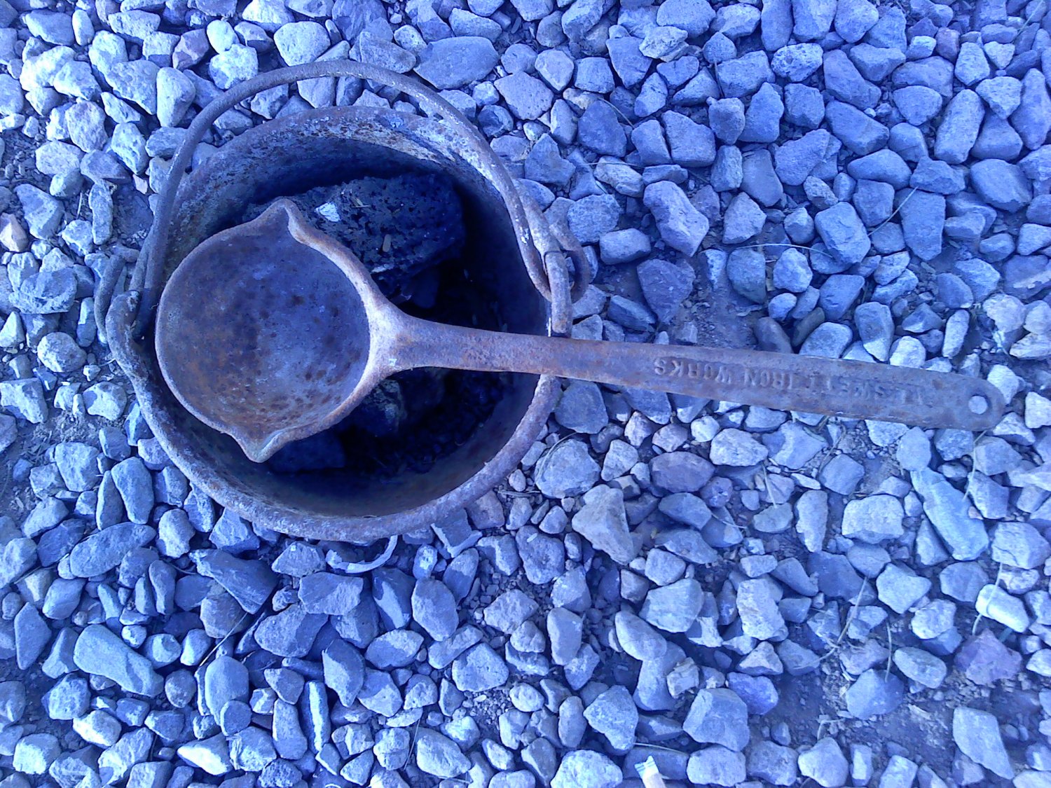 MINERS SMELTING POT WITH LADLE