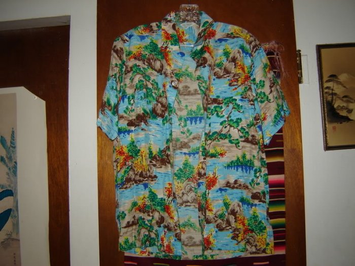 Mens Vintage Made in Japan Colorful Hawaiian Shirt S