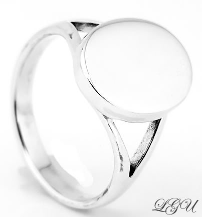 STERLING SILVER OVAL RING SIZE 6
