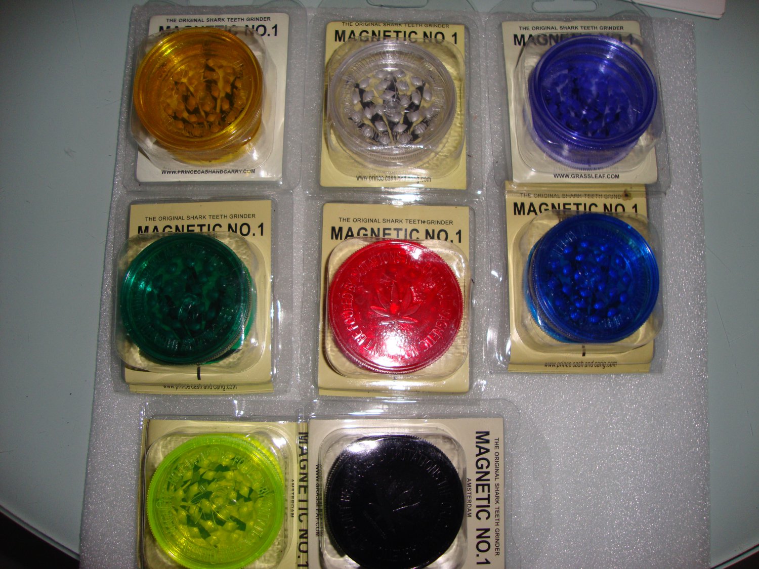 3 Piece Packaged Plastic Grinder