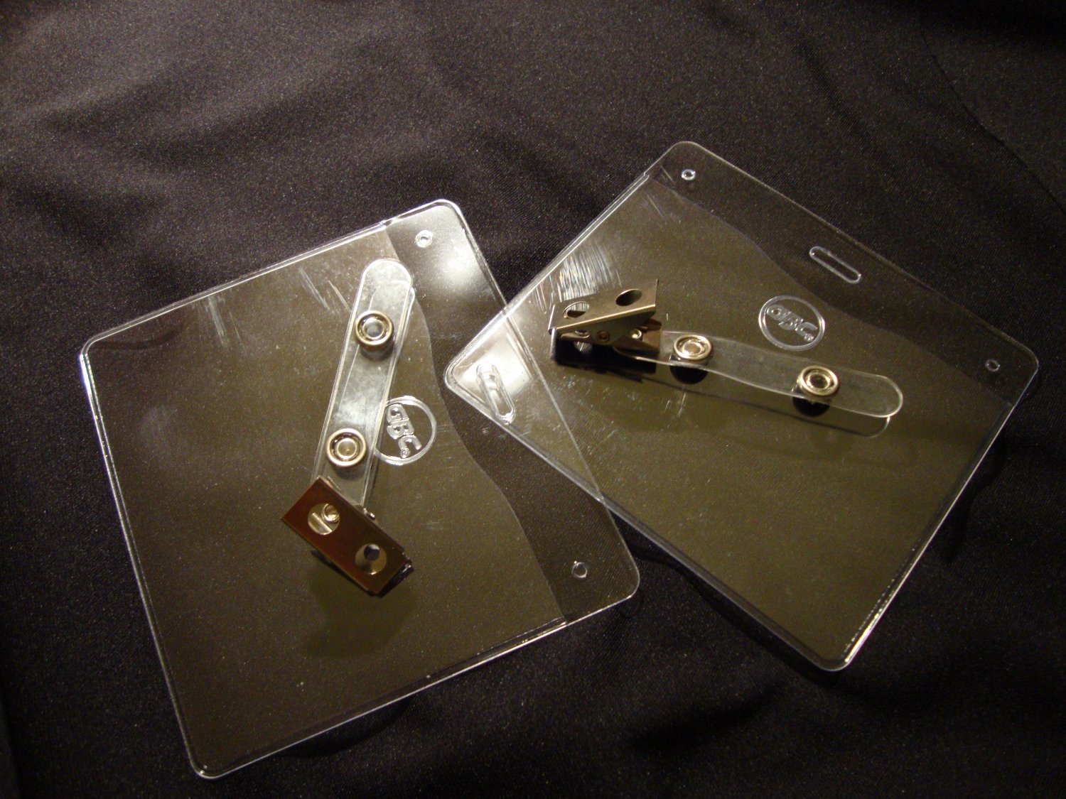 (1) ID badge Holder (1) ID Badge Clip with Strap