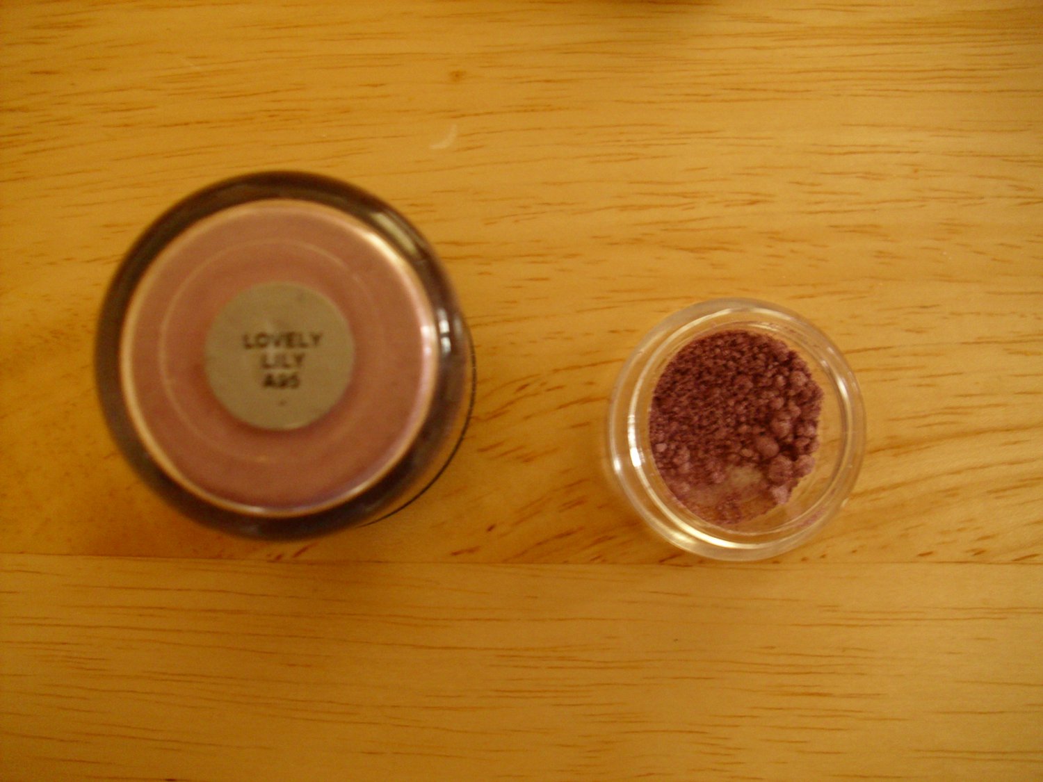 MAC Pigment Sample Lovely Lily