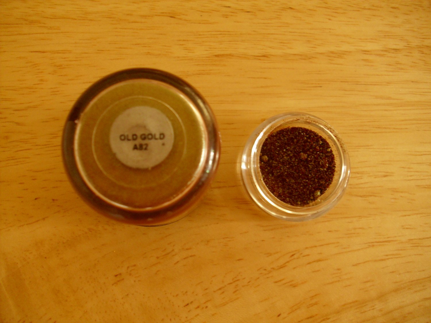 MAC Pigment Sample Old Gold