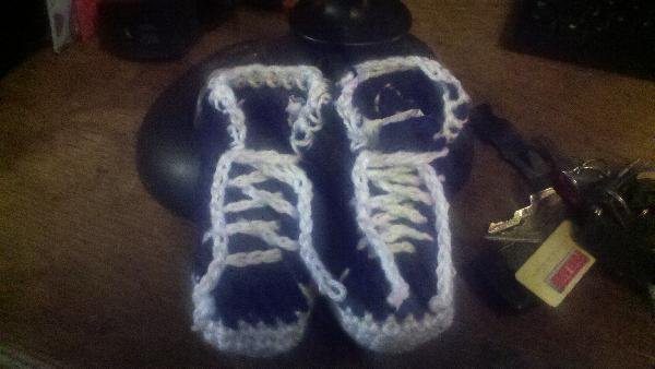 CROCHET BABY SNEAKER BOOTS 0-6MONTHS