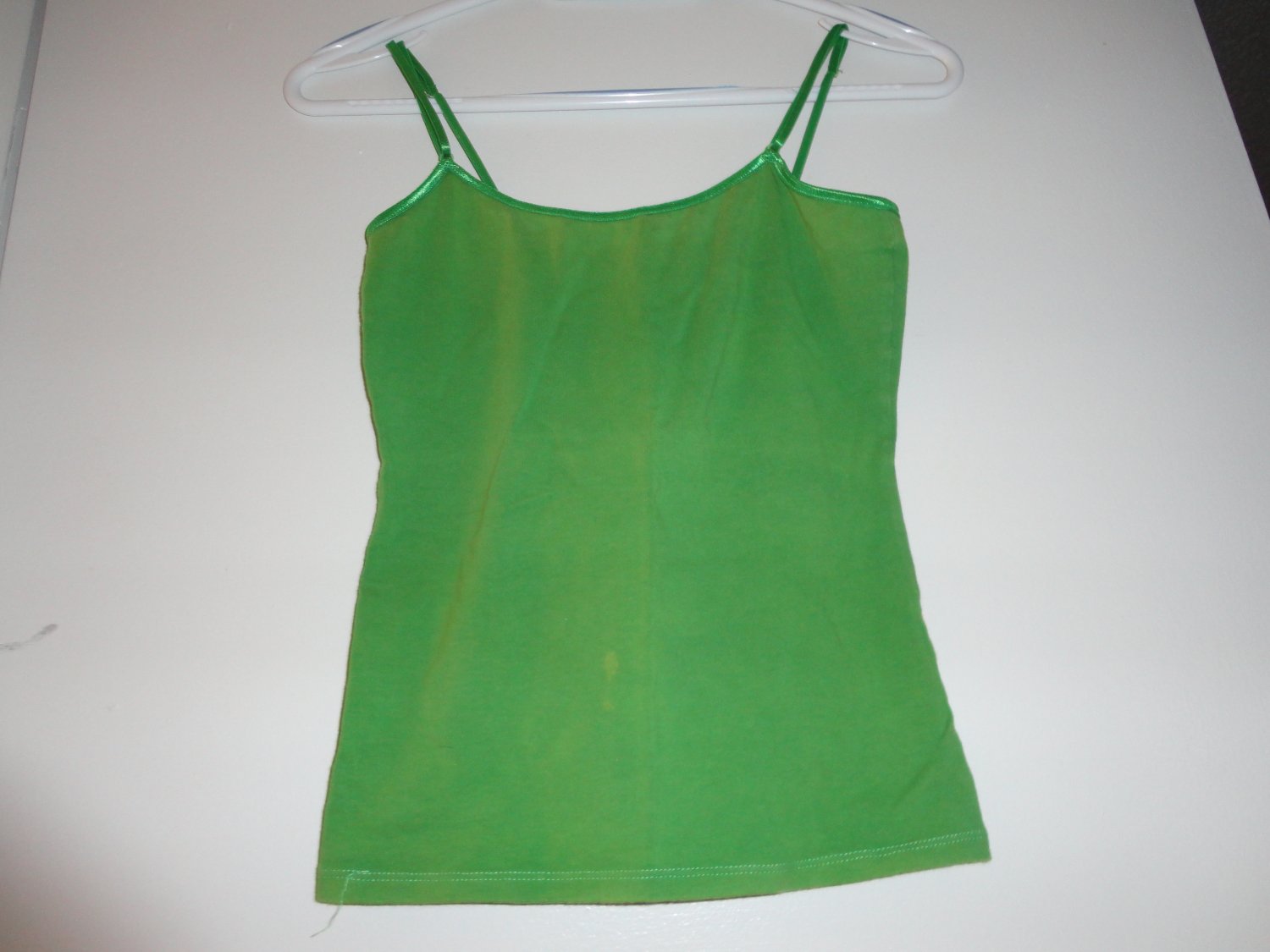 ZENANA OUTFITTERS LIGHT GREEN SPAGHETTI STRAP SHIRT SIZE: SMALL