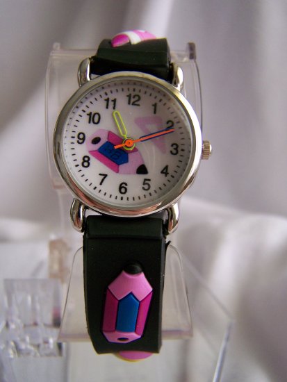 Children watch w/crayon design
