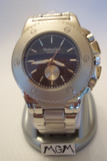 Men watch w/blue face