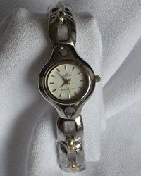 Women's Silver Tone Bracelet Watch - Metal Gift Box Included