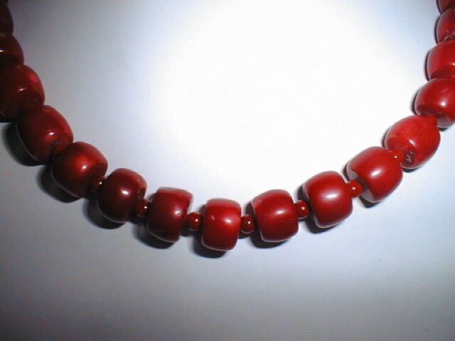 18"" red coral barrel shape &beads necklace