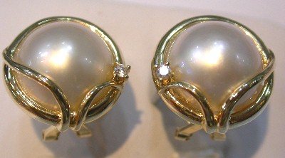 Beauty Brand New Exquisite 14K white mabe pearl earring
