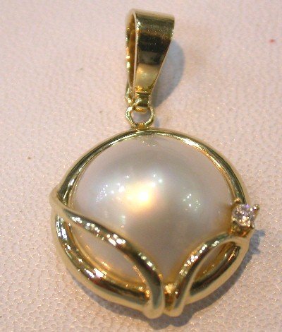 Beauty Brand New Exquisite 14K white mabe pearl pendant