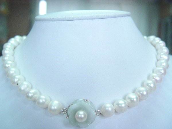 18'' 10-11mm white fw pearl with light green jade silver clasp