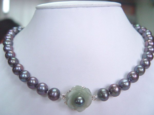 18'' 10-10.5mm fw black pearl with light green jade silver clasp