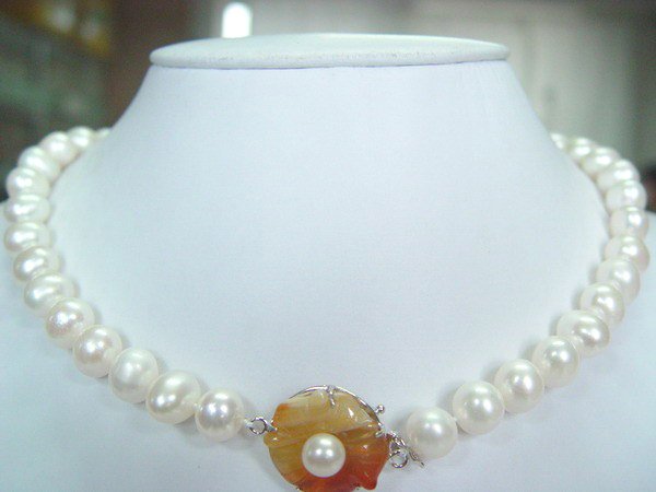 18'' 10-11mm white fw pearl with red agate silver clasp