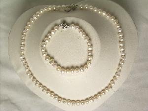 Beautiful! 17"" 5-6mm white cultured FW pearl necklace&7\"" bracel