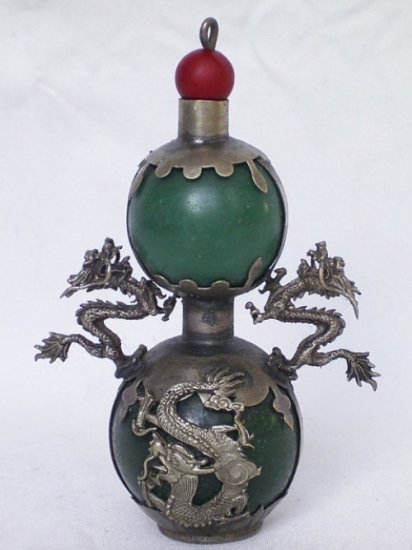 beautiful natural green jade snuff bottle