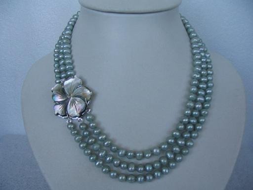 20""-22"" lustrous 3rows gray pearl shell clasp necklace