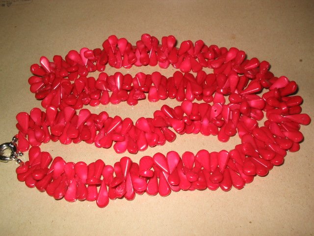 32"" red coral water drip shape necklace