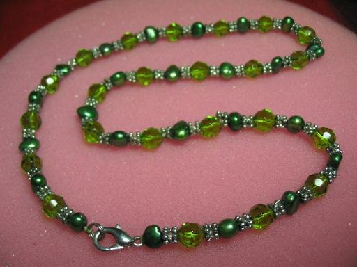exquisite 17.5"" green cystal/green pearl necklace