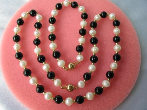 exquisite 18''/7.5"" white pearl /black agate set