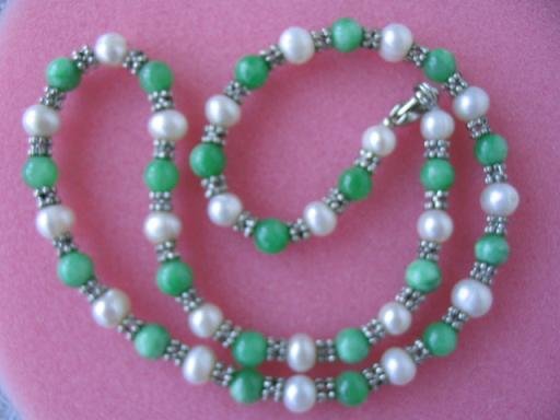 graceful 17.5"" white pearl green jade w/septa necklace