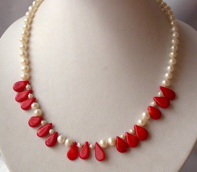 graceful 17.5"" white pearl with coral necklace