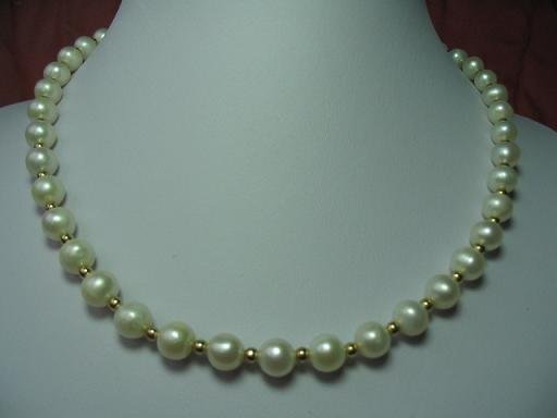 graceful 17.5"" white pearl with gild beads necklace