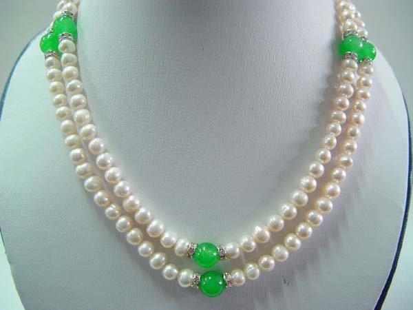 Stunning 18-19"" white pearl/Malaysia jade necklace