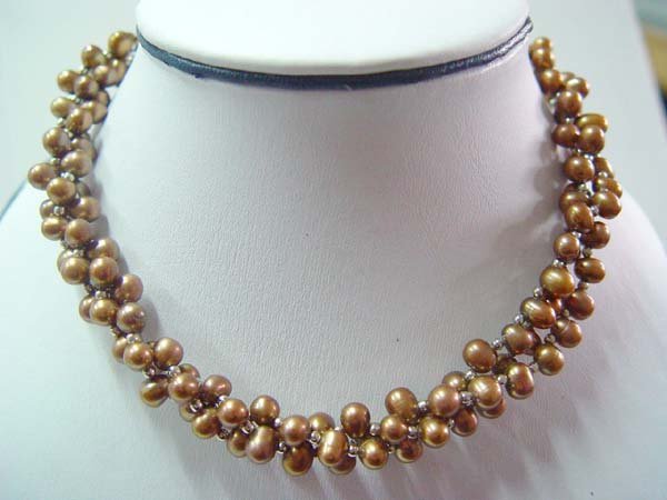 Stunning 18'' yellow pearl /silver plated bead necklace
