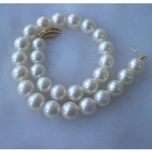 AAA 8'' Real Round Cultured Pearl Bracelet 14K