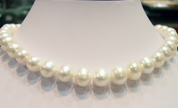 Admirable White Cultured Pearl NECKLACE &14k Clasp
