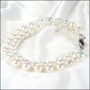 Beautiful WHITE Genuine FW Cultured Pearl Bracelet